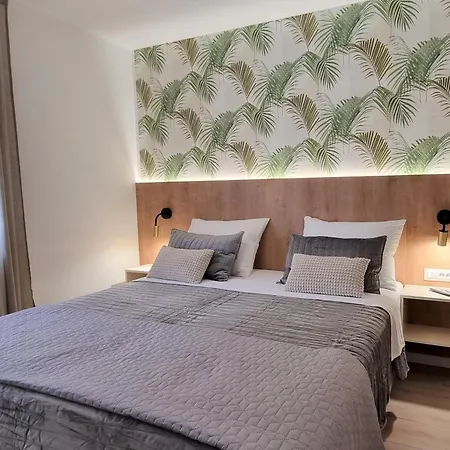 Seaside With A Swimming Pool Silo, Krk - 21242 Apartman *