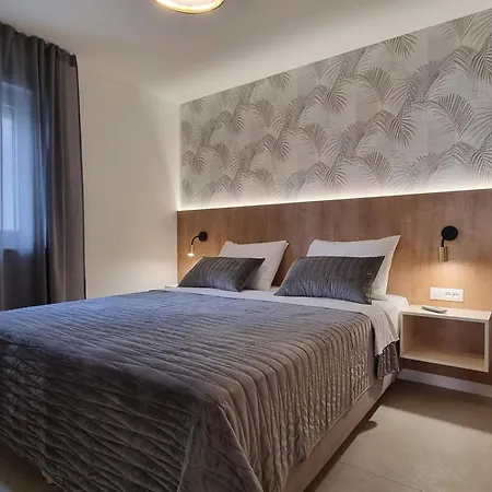 Seaside With A Swimming Pool Silo, Krk - 21242 Apartman