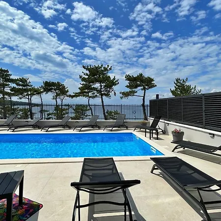 Seaside With A Swimming Pool Silo, Krk - 21242 Apartman Šilo