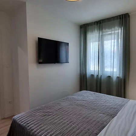 Seaside With A Swimming Pool Silo, Krk - 21242 Apartman *
