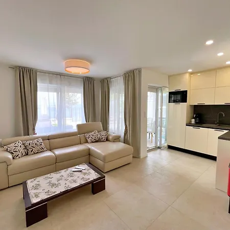 Seaside With A Swimming Pool Silo, Krk - 21242 Apartman *